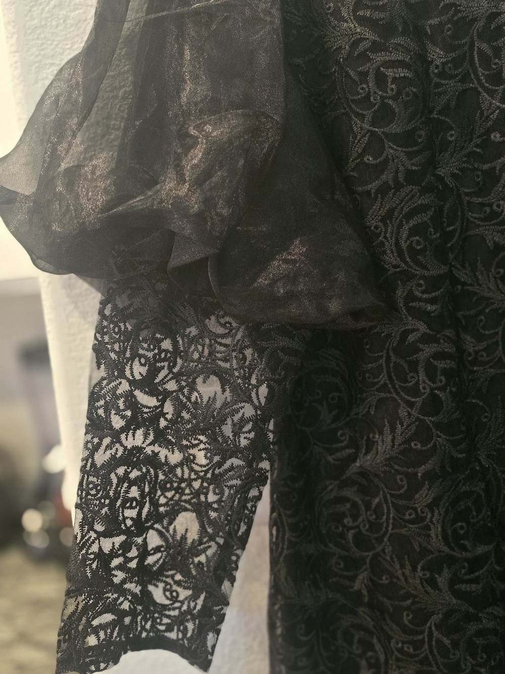 Black Lace Puff-Sleeve Long Sleeve Dress - Picture 3 of 5